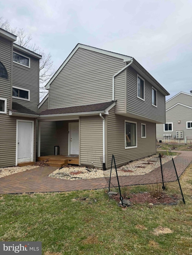 3322 Windermere Dr, Bushkill, PA 18324 - exterior space featuring a lawn and fence