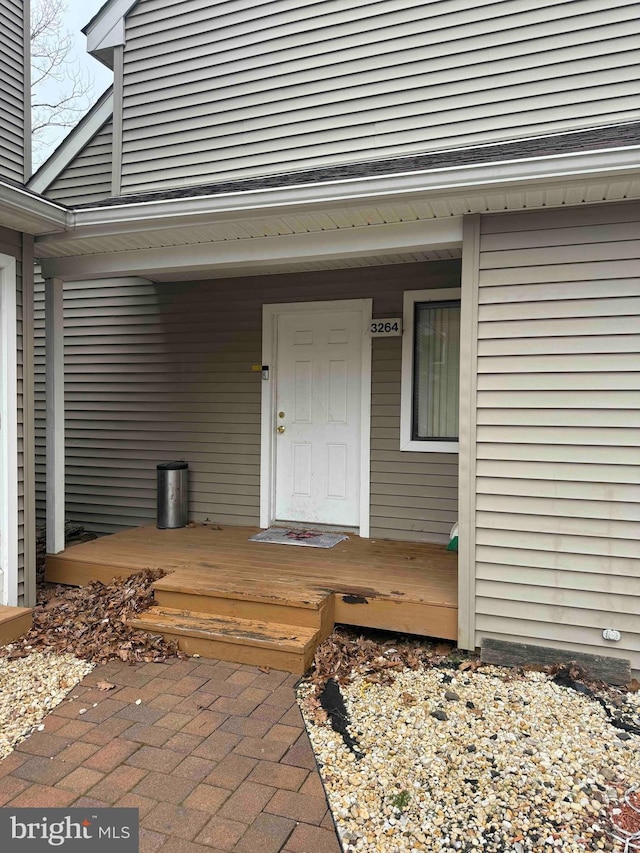 3322 Windermere Dr, Bushkill, PA 18324 - entrance to property featuring a porch