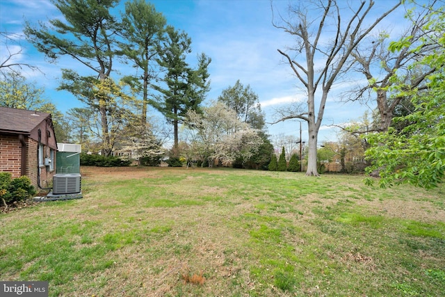 view of yard featuring central AC unit