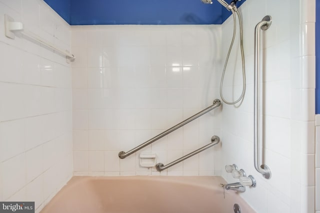 bathroom featuring shower / washtub combination