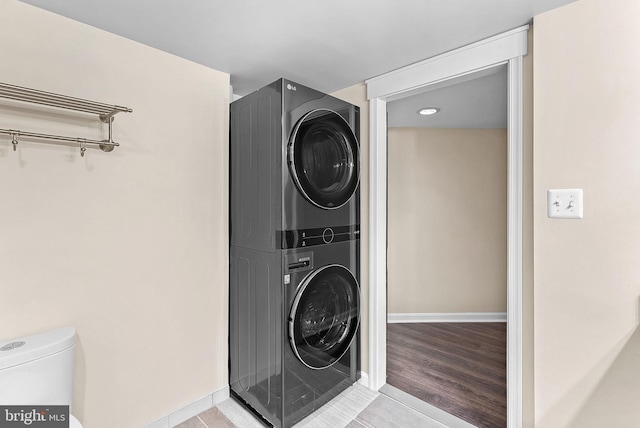 803 N Howard St Unit 435, Alexandria, VA 22304 - laundry room featuring stacked washer and clothes dryer, baseboards, and light wood-style floors
