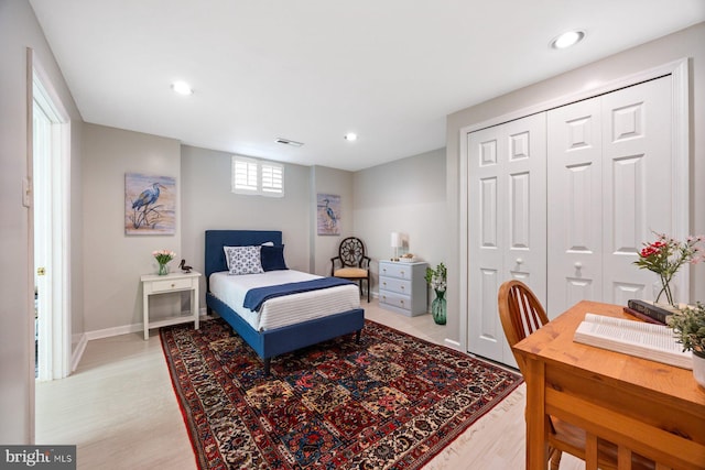 7185 Rivers Edge Rd, Columbia, MD 21044 - bedroom with a closet, light wood-type flooring, baseboards, visible vents, and recessed lighting
