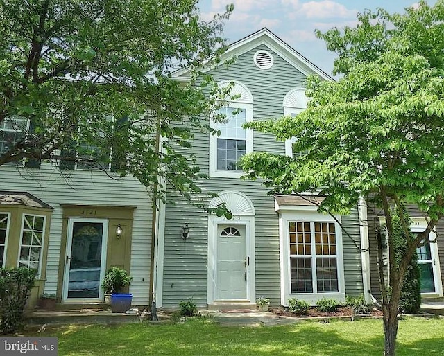 3723 Hampton Ct, Alexandria, VA 22306 - view of front of house with a front lawn