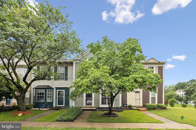 3723 Hampton Ct, Alexandria, VA 22306 - view of property with a front yard