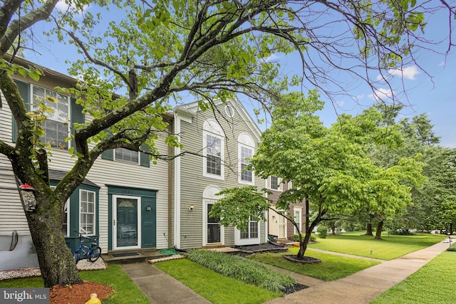 3723 Hampton Ct, Alexandria, VA 22306 - view of front of home featuring a front yard