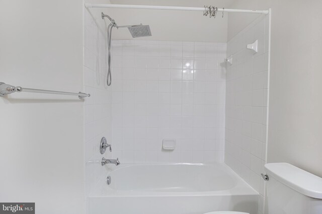 15916 Aerial View Rd, Woodbridge, VA 22193 - bathroom with toilet and shower / washtub combination