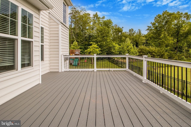 15916 Aerial View Rd, Woodbridge, VA 22193 - wooden deck featuring a lawn