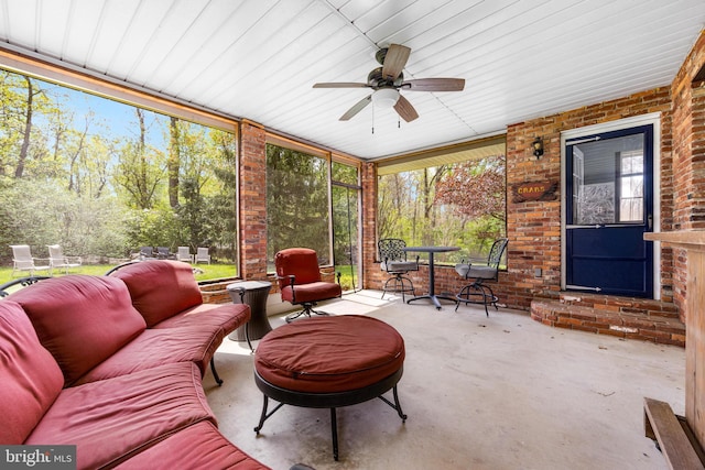 sunroom featuring an outdoor living space and ceiling fan