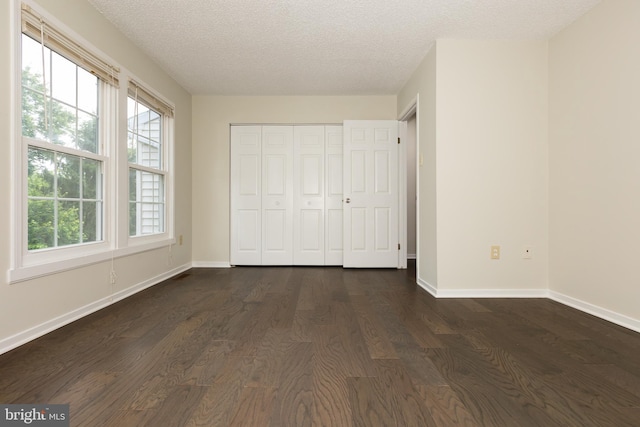 19320 Liberty Heights Ln, Germantown, MD 20874 - unfurnished bedroom featuring dark wood-style flooring, a textured ceiling, and a closet
