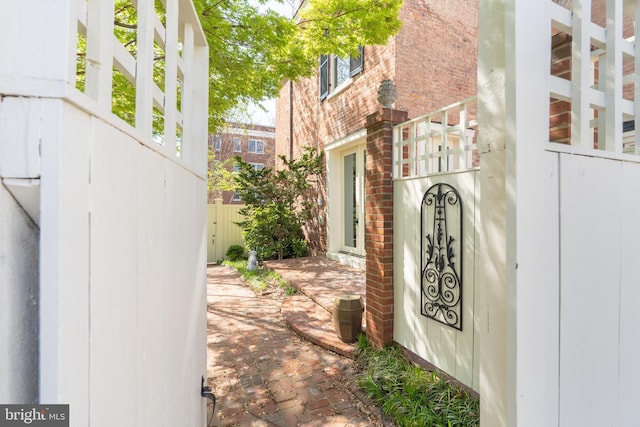 700 6th St SE, Washington, DC 20003 - exterior space featuring fence