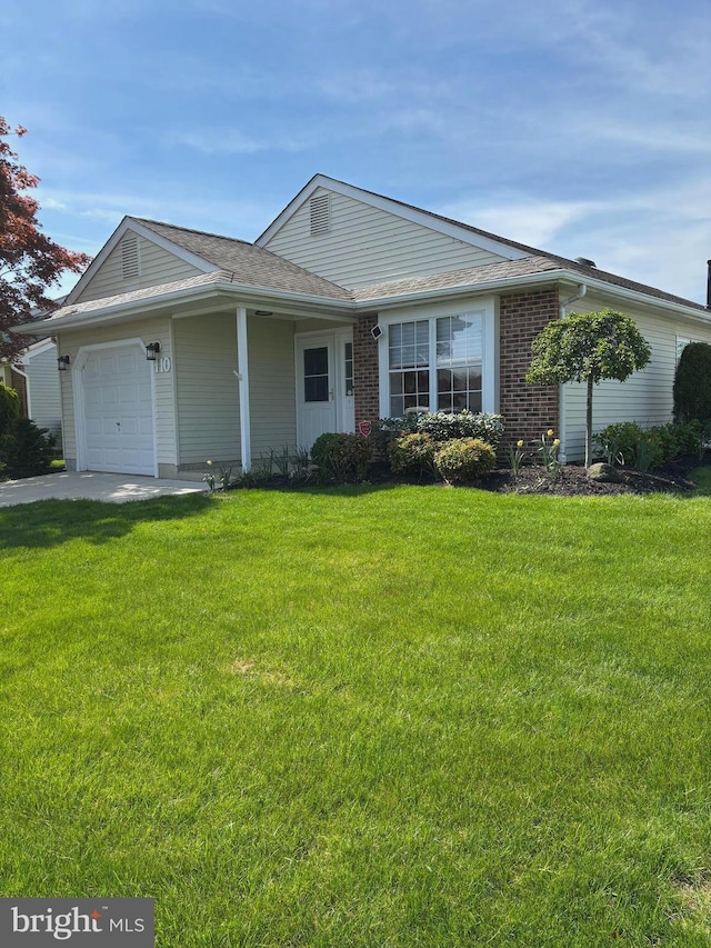 ranch-style house with an attached garage, a front lawn, roof with shingles, and driveway