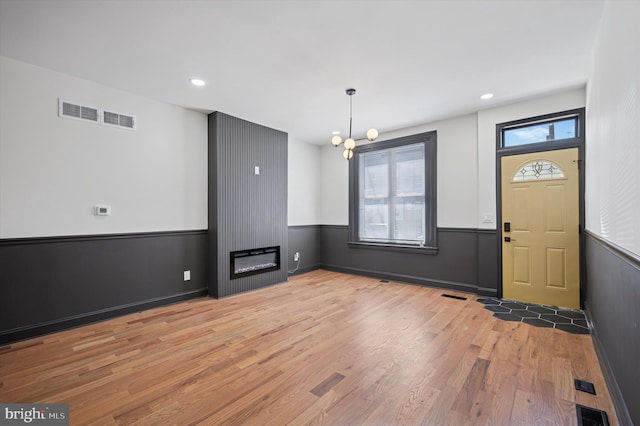 2931 W Susquehanna Ave, Philadelphia, PA 19121 - foyer featuring light wood-style flooring, visible vents, and an inviting chandelier