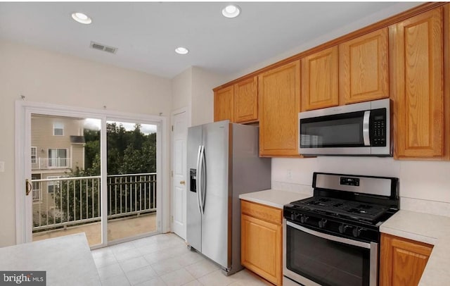 kitchen featuring visible vents, light countertops, recessed lighting, and stainless steel appliances