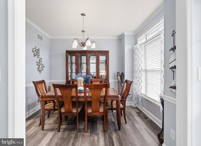 362 Hoffeckers Mill Dr, Smyrna, DE 19977 - dining area featuring wood finished floors, a chandelier, baseboards, and crown molding