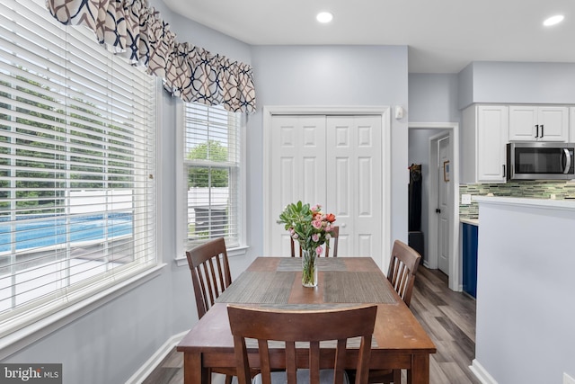 362 Hoffeckers Mill Dr, Smyrna, DE 19977 - dining area with wood finished floors, recessed lighting, and baseboards