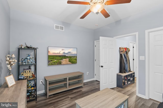 362 Hoffeckers Mill Dr, Smyrna, DE 19977 - mudroom featuring wood finished floors, ceiling fan, and baseboards