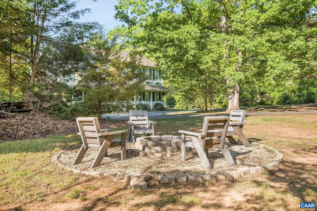 view of yard featuring a fire pit