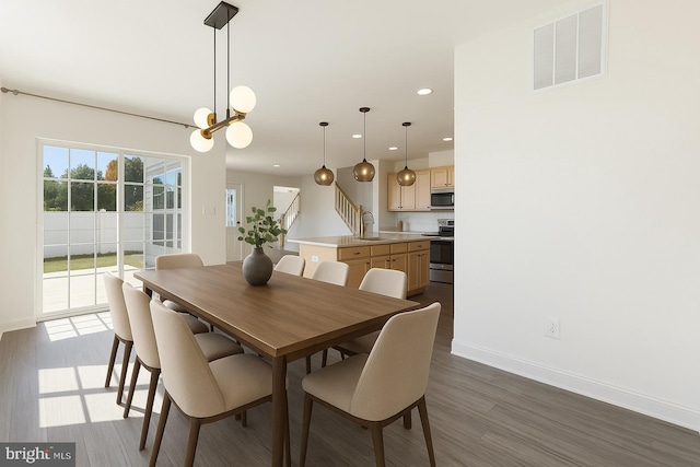 dining room featuring visible vents, recessed lighting, baseboards, and dark wood-type flooring