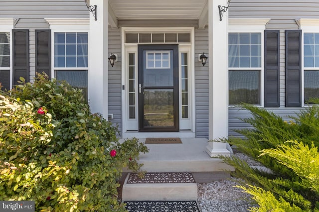 doorway to property with covered porch