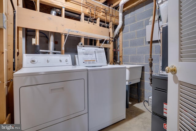 13014 Prairie Knoll Ct, Germantown, MD 20874 - clothes washing area with washing machine and clothes dryer, a sink, and laundry area