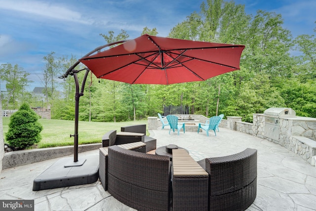view of patio featuring an outdoor fire pit and grilling area