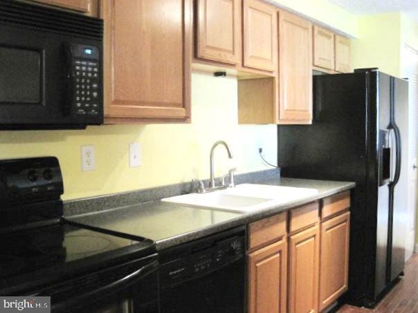 730 Heather Ridge Dr Unit G, Frederick, MD 21702 - kitchen with black appliances, a sink, and dark wood-style floors