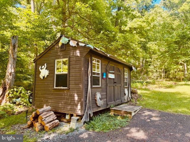 view of outbuilding with an outbuilding