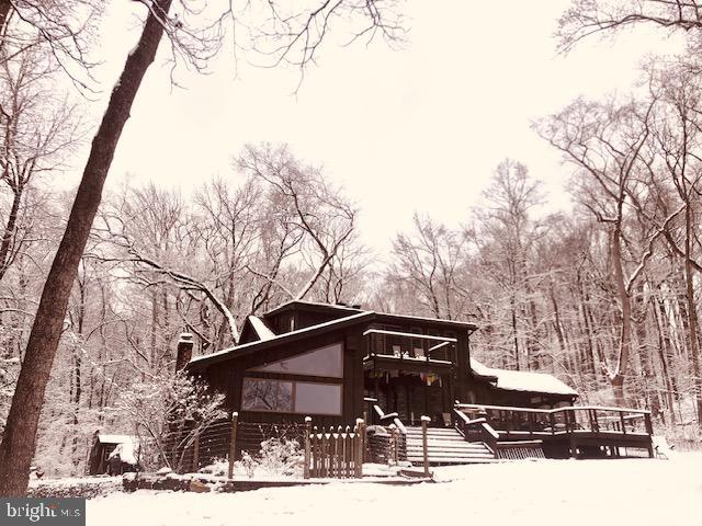 view of property's community featuring a deck