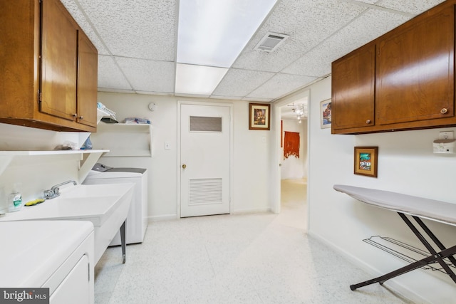 laundry room with baseboards, washer and clothes dryer, cabinet space, and visible vents