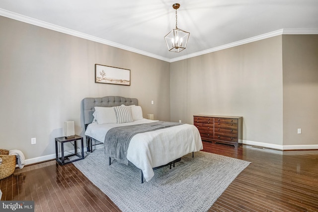 bedroom featuring hardwood / wood-style floors, a chandelier, baseboards, and ornamental molding