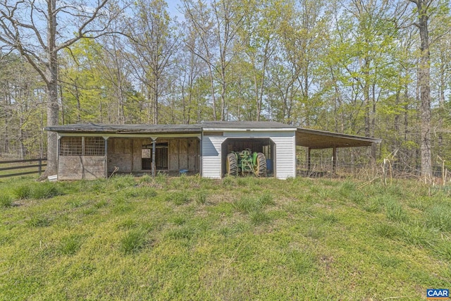 view of outdoor structure featuring an outdoor structure and fence