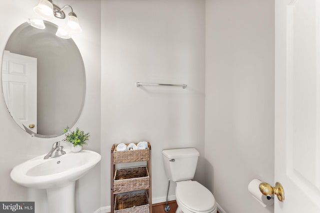 17435 Lethridge Cir, Round Hill, VA 20141 - half bath featuring toilet, baseboards, and a sink