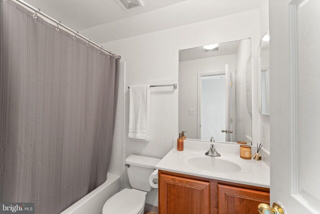 17435 Lethridge Cir, Round Hill, VA 20141 - full bathroom with vanity, toilet, and shower / bath combination with curtain