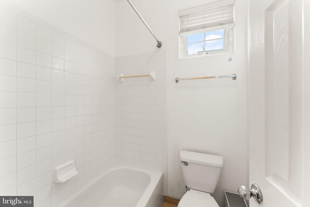 17435 Lethridge Cir, Round Hill, VA 20141 - full bath with toilet and  shower combination