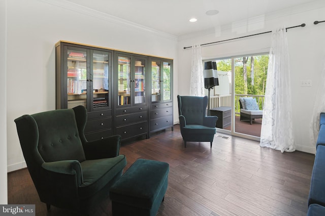 living area with crown molding, recessed lighting, baseboards, and wood finished floors