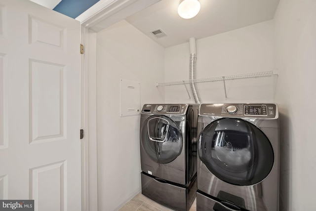 laundry area featuring visible vents and independent washer and dryer