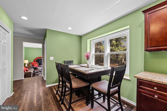 dining space featuring dark wood-style floors, recessed lighting, and baseboards