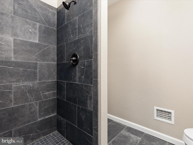 4437 Stonewall Jackson Hwy, Bentonville, VA 22610 - full bath with baseboards, toilet, visible vents, and a tile shower