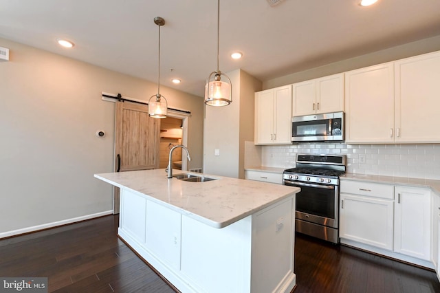543 Leftwich Ln, Annapolis, MD 21401 - kitchen with appliances with stainless steel finishes, a sink, dark wood-style floors, an island with sink, and recessed lighting