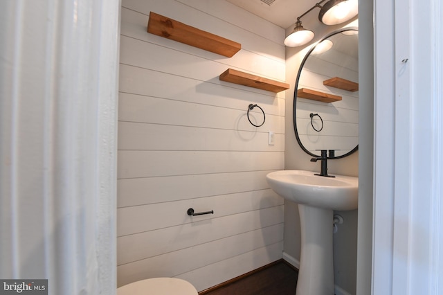 543 Leftwich Ln, Annapolis, MD 21401 - bathroom featuring wooden walls