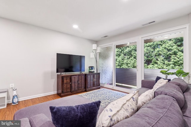 5608 Bismach Dr Unit 103, Alexandria, VA 22312 - living room featuring recessed lighting, wood finished floors, visible vents, and baseboards