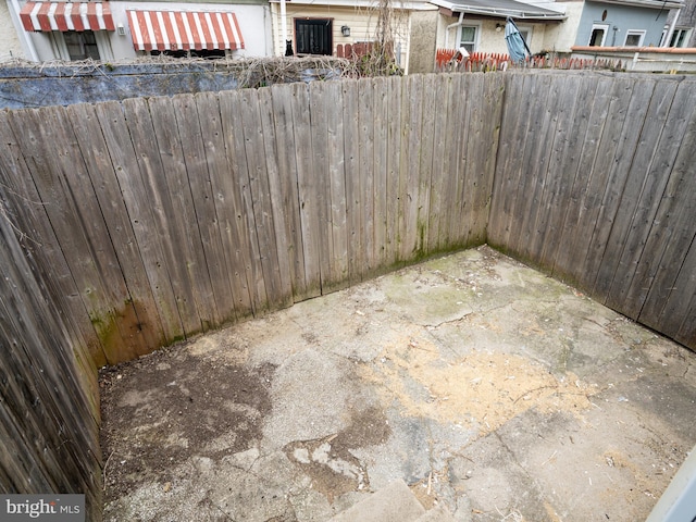 814 Livingston St, Philadelphia, PA 19125 - details with fence