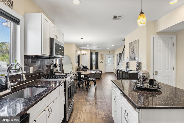 kitchen with a sink, a healthy amount of sunlight, stainless steel appliances, and visible vents