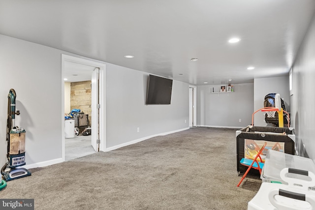 recreation room with recessed lighting, baseboards, and carpet