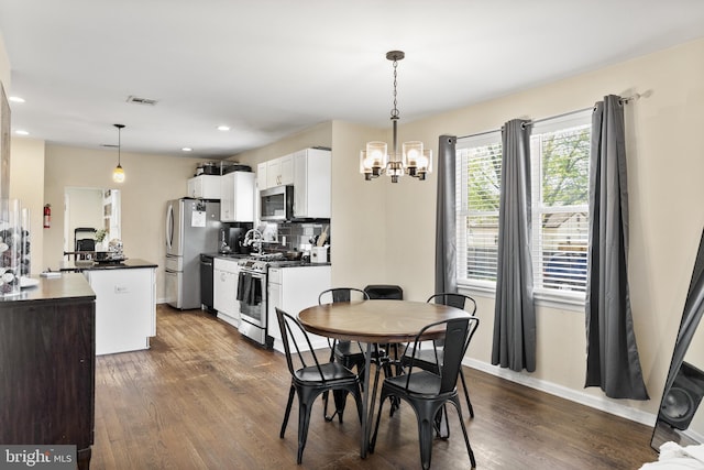 dining space featuring a notable chandelier, recessed lighting, baseboards, visible vents, and dark wood-style floors