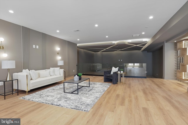 living area with visible vents, baseboards, wood finished floors, and recessed lighting