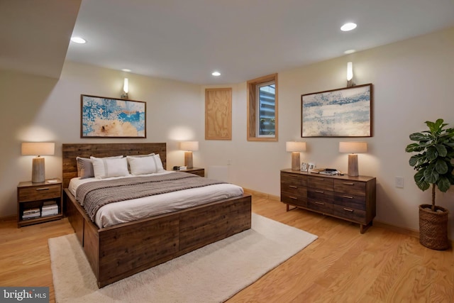 bedroom featuring light wood-style floors, recessed lighting, and baseboards