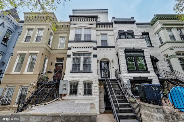 townhome / multi-family property featuring stone siding