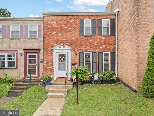 6558 Gildar St, Alexandria, VA 22310 - view of property with brick siding and a front lawn