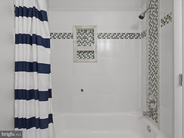 6558 Gildar St, Alexandria, VA 22310 - full bath with shower / bath combo with shower curtain
